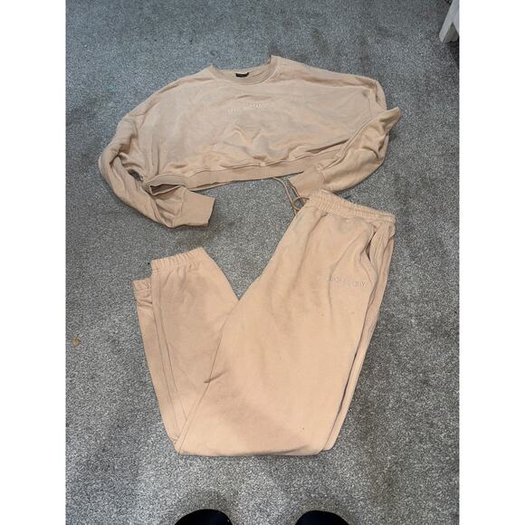 Fancy Homebody cropped sweatsuit size 2xl in sand - Picture 1 of 10